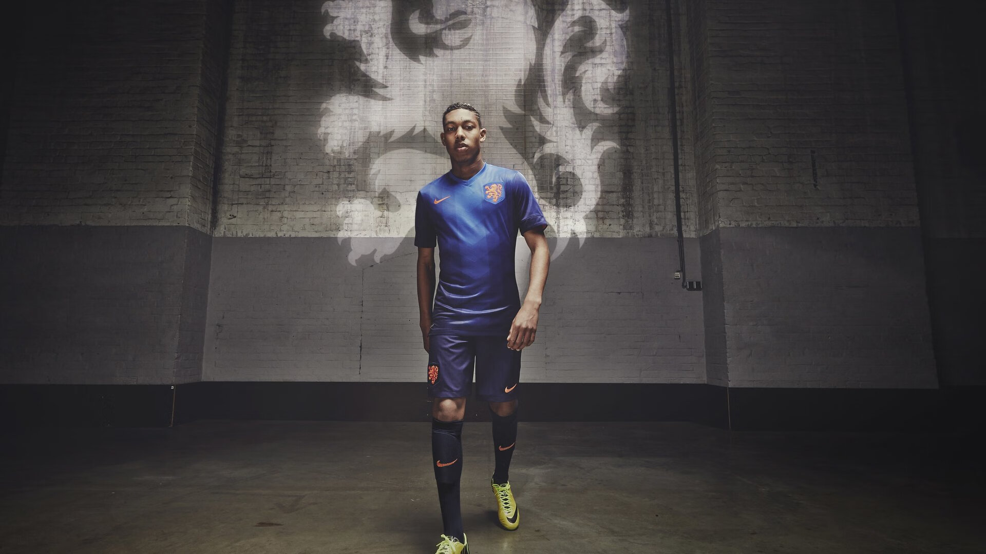 阿伦·斯密斯：全黑队的进攻调度师，让球队的进攻行云流水，阿伦-内史密斯